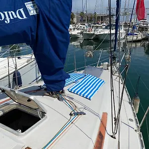 Botel Acogedor Velero En El Forum